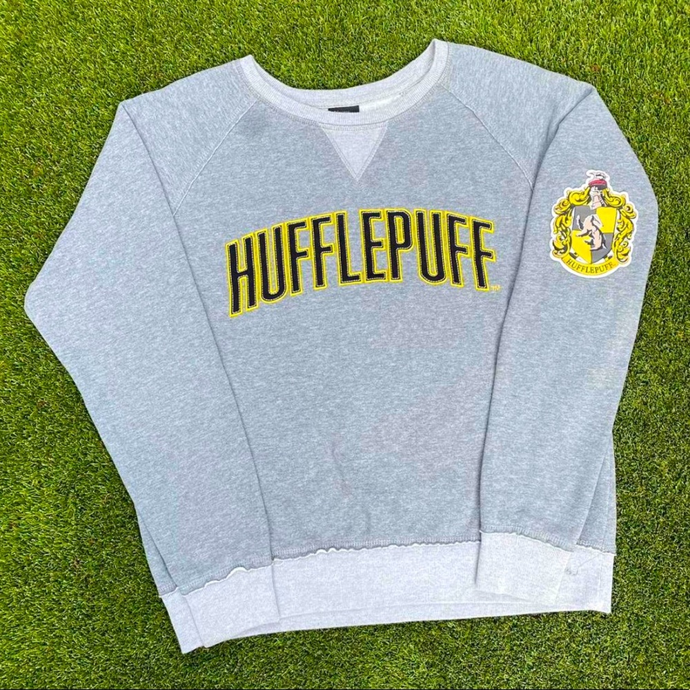 Wizarding World of Harry Potter Hufflepuff sweatshirt.